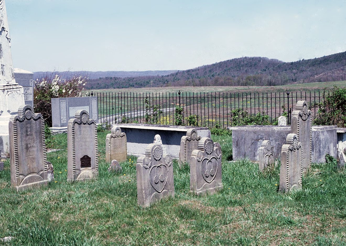 098-0022_McGavock_Cemetery_1982_VLR_Online