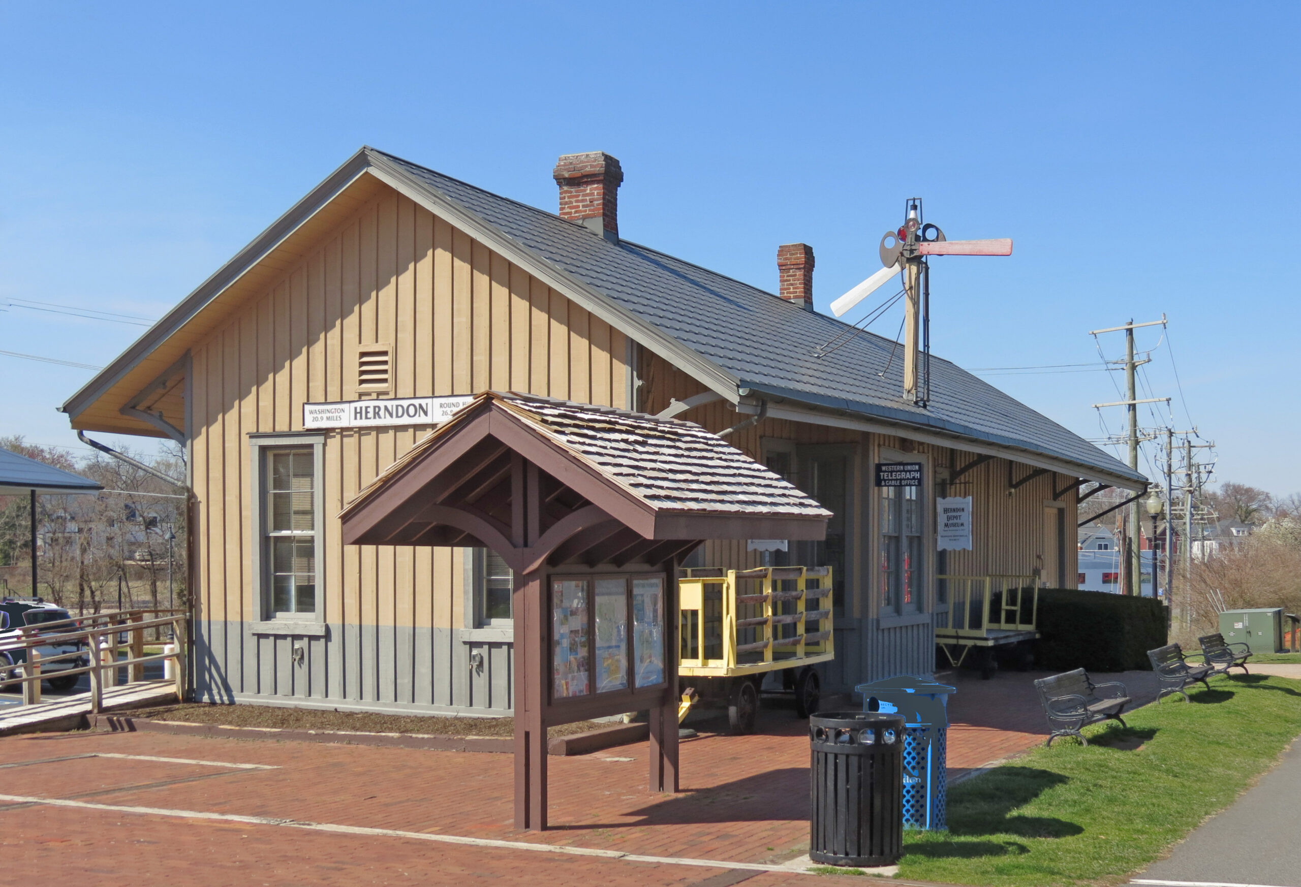 DHR Virginia Department of Historic Resources » 2350001 Herndon Depot