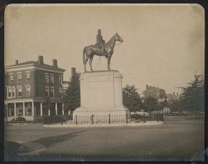 Thomas J. “Stonewall” Jackson Monument, Monument Avenue and Arthur Ashe Boulevard, October 1919, looking west. The buildings in the background still stand. Courtesy Library of Congress.