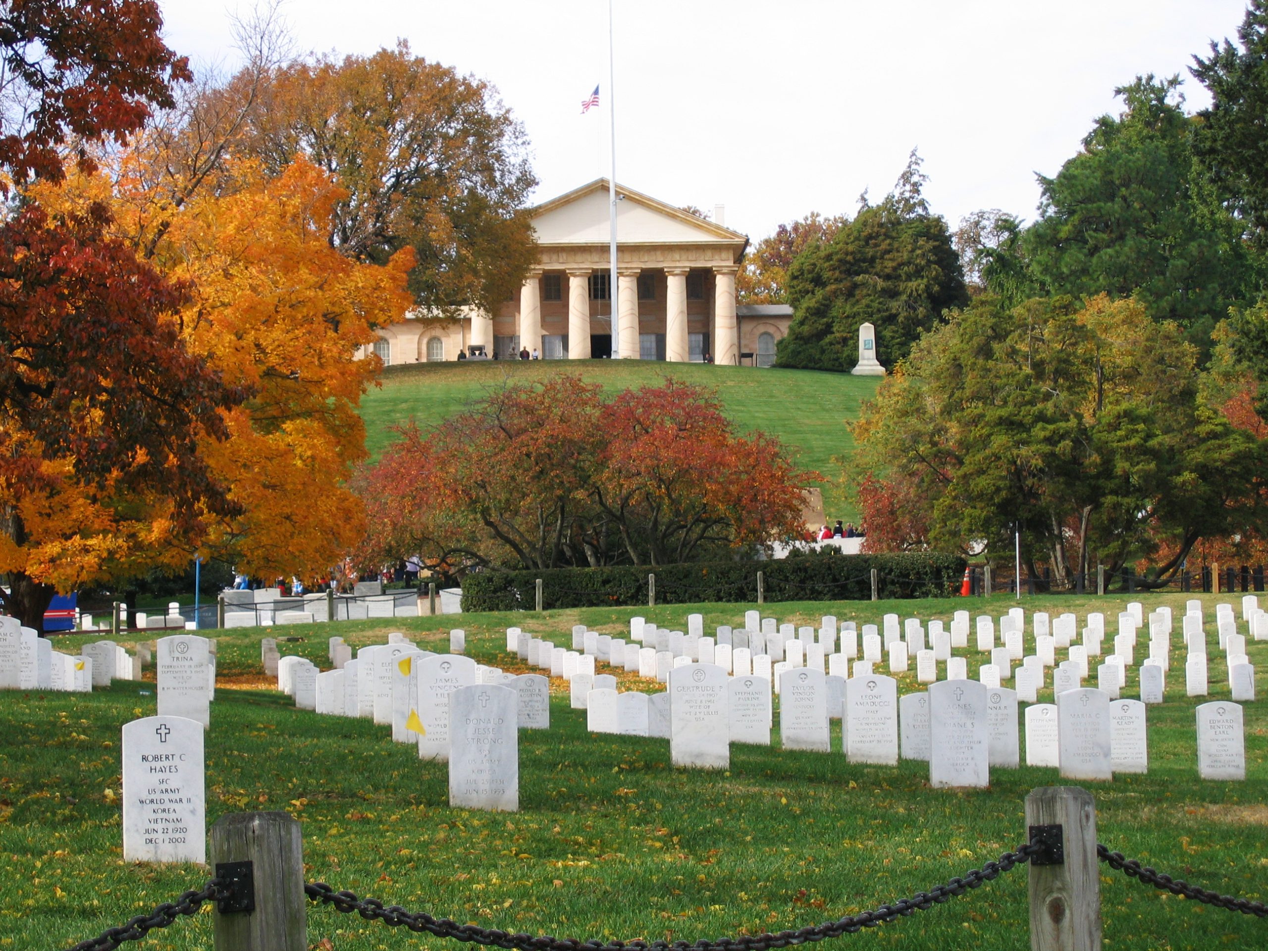 000-0042_Arlington_National_Cemetery_HD_2005_VLR_Online-scaled