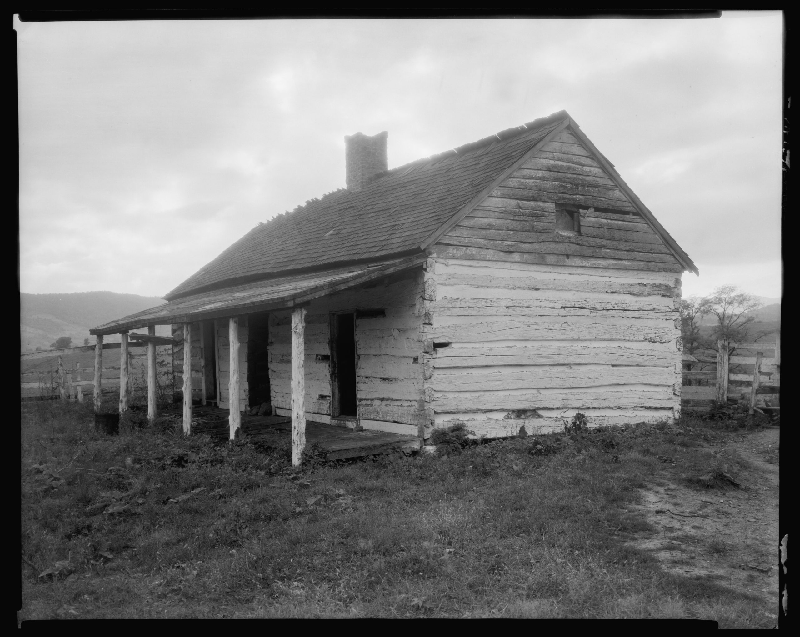 Slave quarters. Photo credit: Frances Johnston/Library of Congress, 1930