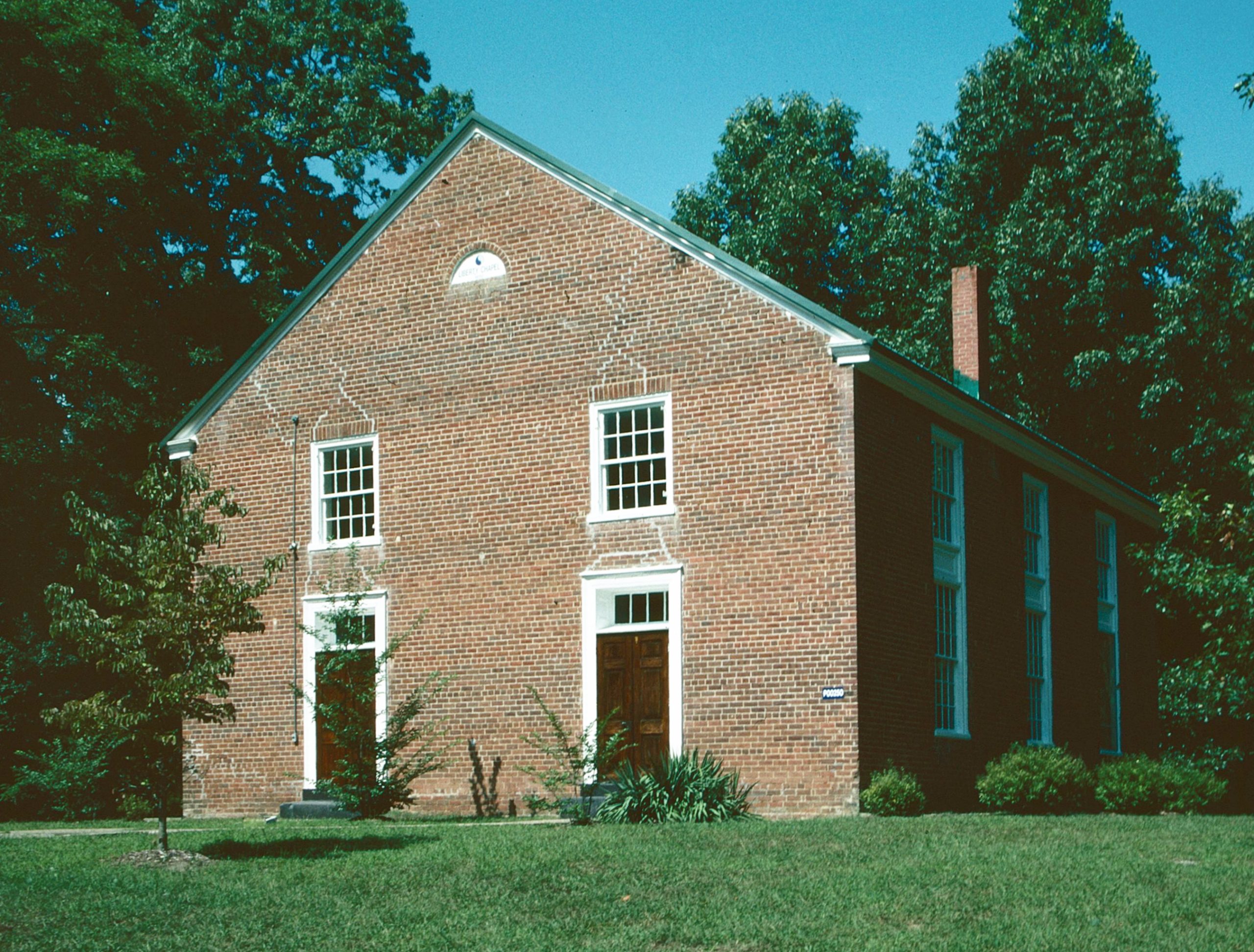 016-0069_LibertyBaptistChurch_1993_exterior_front_oblique_VLR_Online-scaled