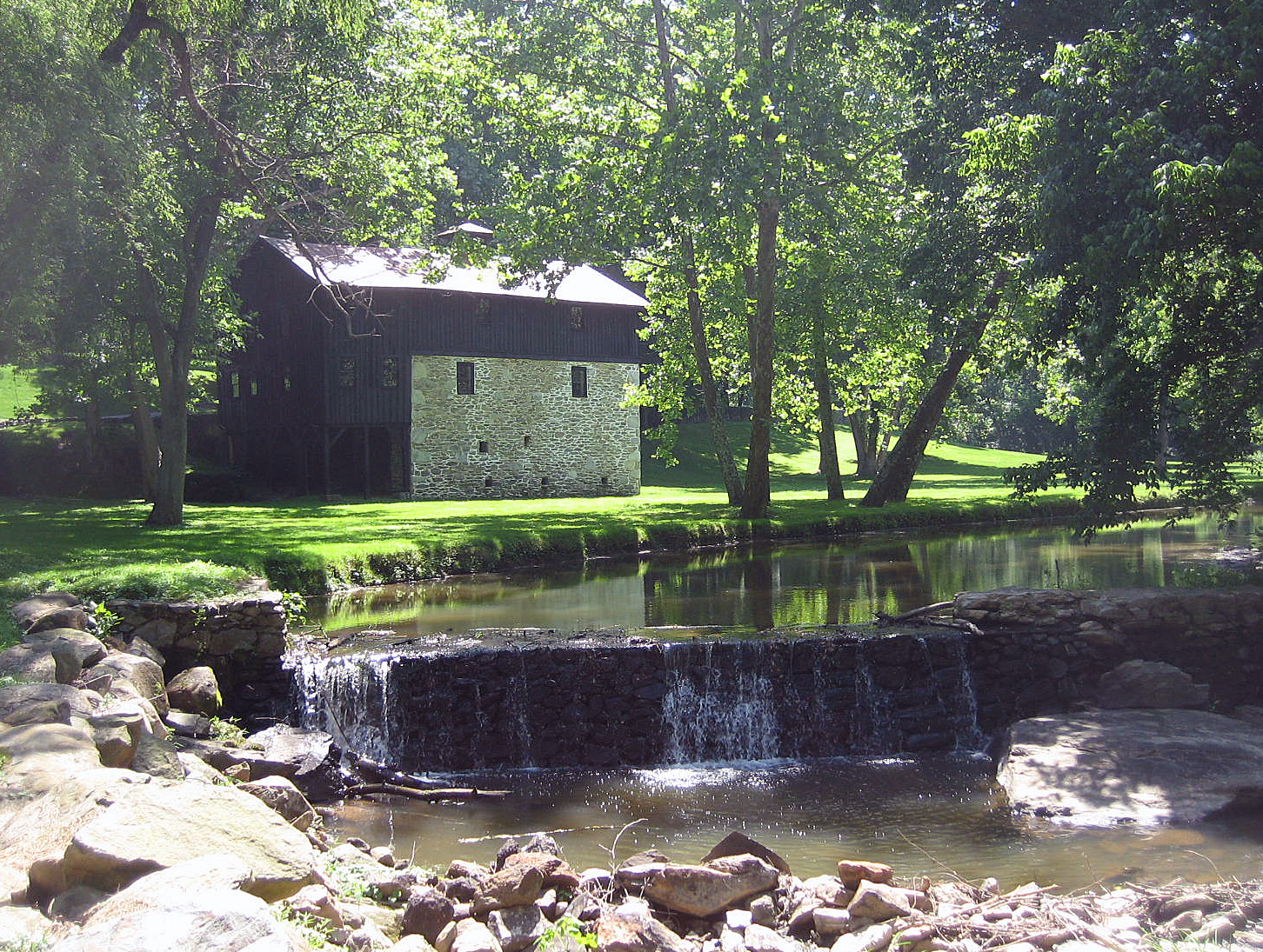 030-0659_Hatchers_Mill_2007_view_of_mill_and_creek_VLR_online-DHR