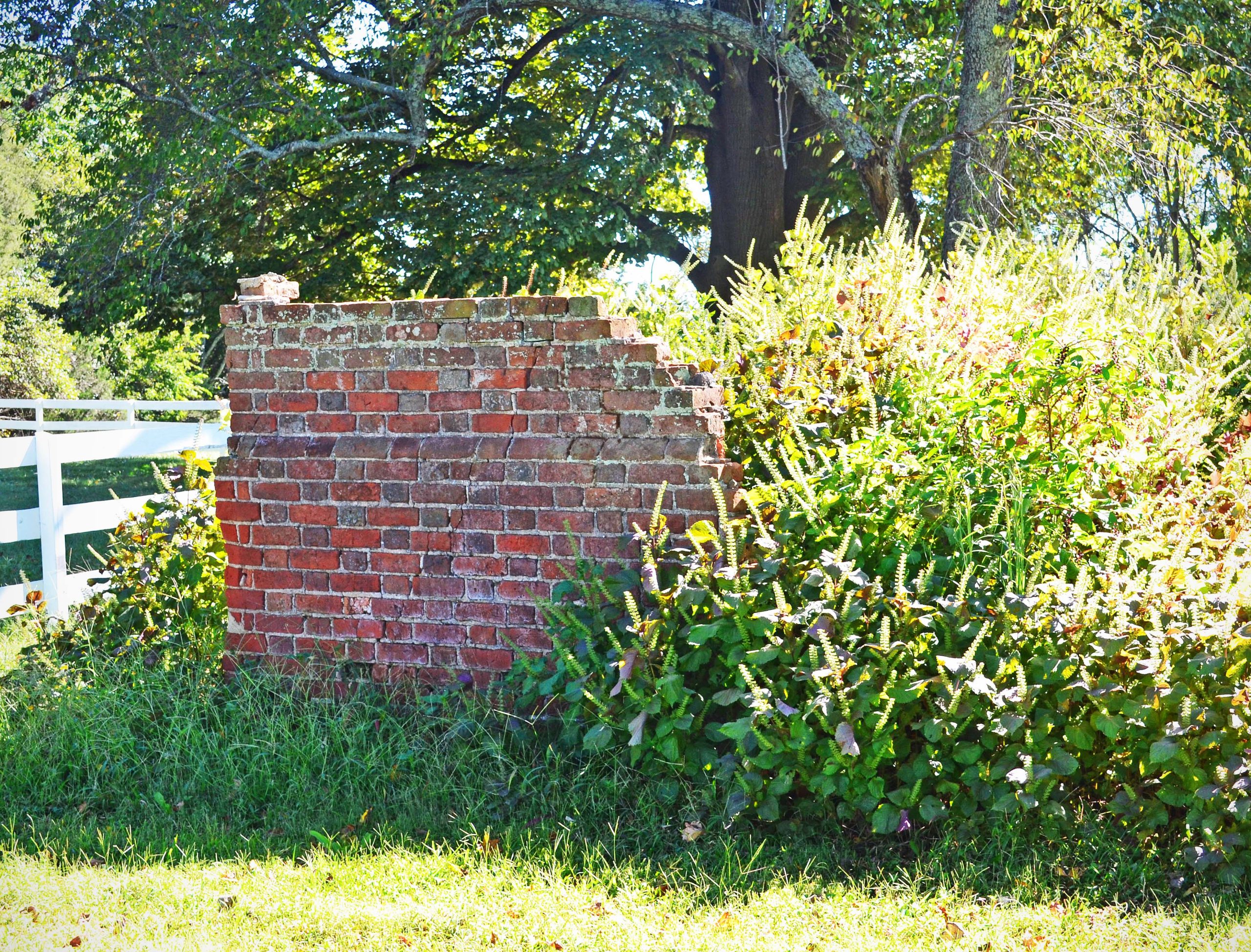 043-0008_Malvern_Hill_2021_ruin_wall_VLR_Online-scaled