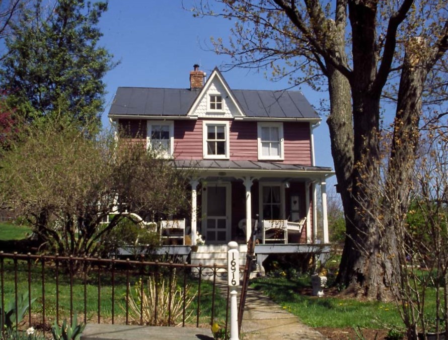 House on Bramble Lane. Photo credit: Maral Kalbian, 2005