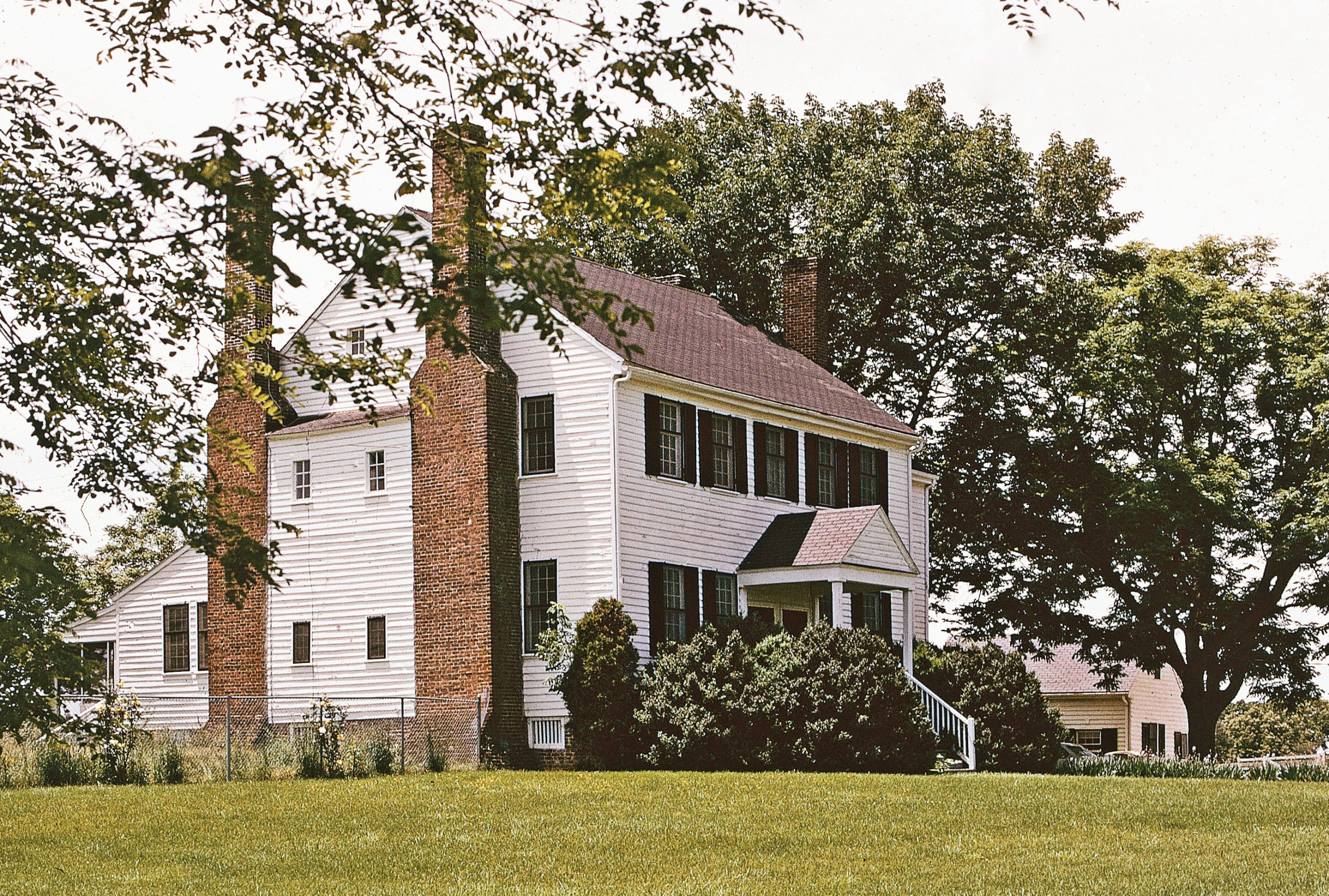 054-0057_Green_Springs_House_1972_ext_side_view_VLR_Online-scaled
