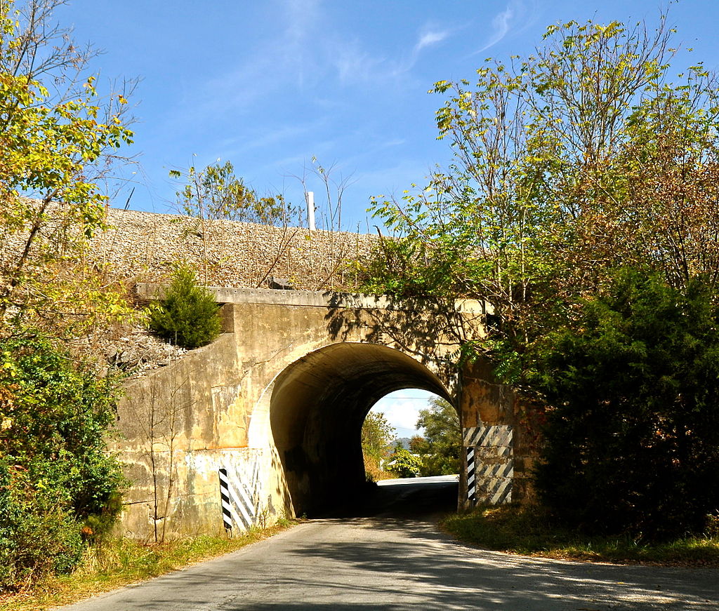 060-0573_Virginian_Railway_Underpass_2013_Montgomery_Co_tunnel_VLR_Online