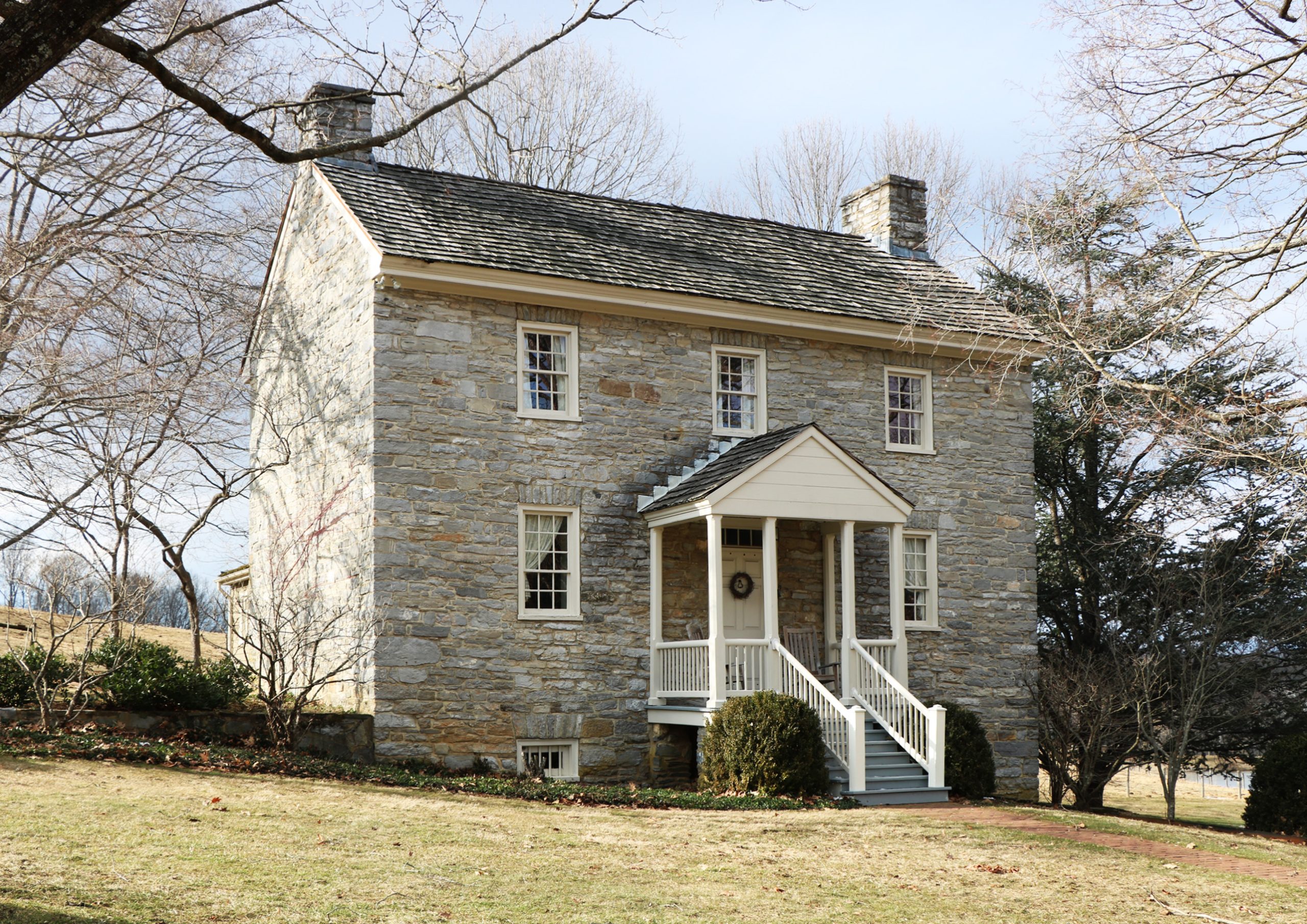 081-0032_Kennedy-Lunsford_Farm_2022_exterior_front_elevation_VLR_Online-scaled