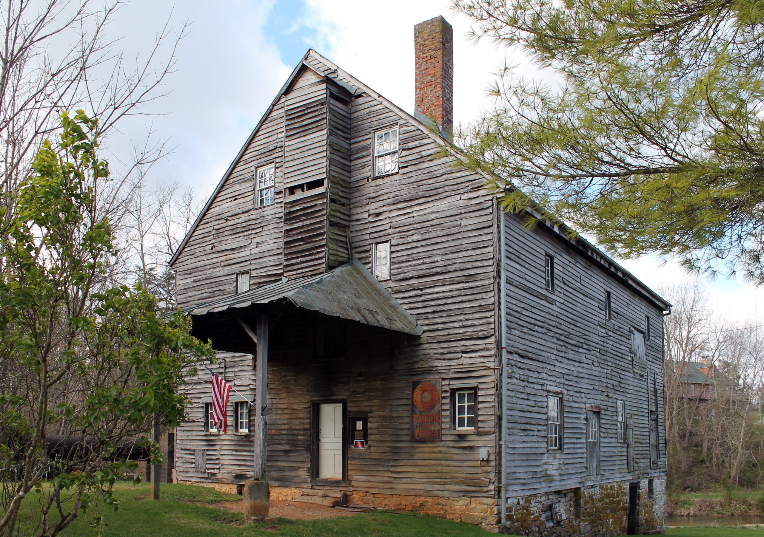 081-0159_HaysCreekMill_2016_exterior_front_oblique_VLR_Online-scaled