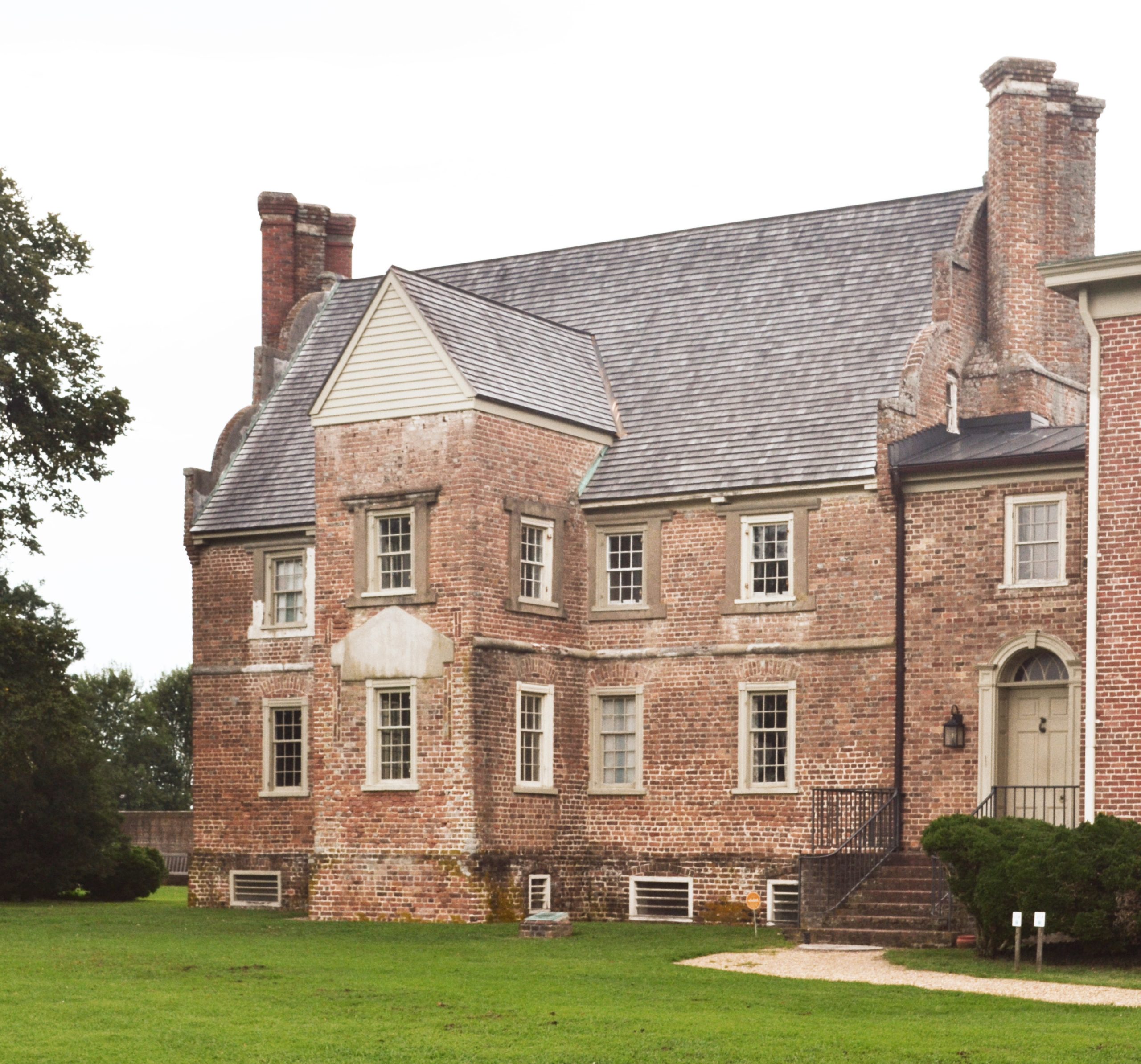 090-0001_Bacons_Castle_2019_exterior_front_facade_VLR_Online-CCL-scaled