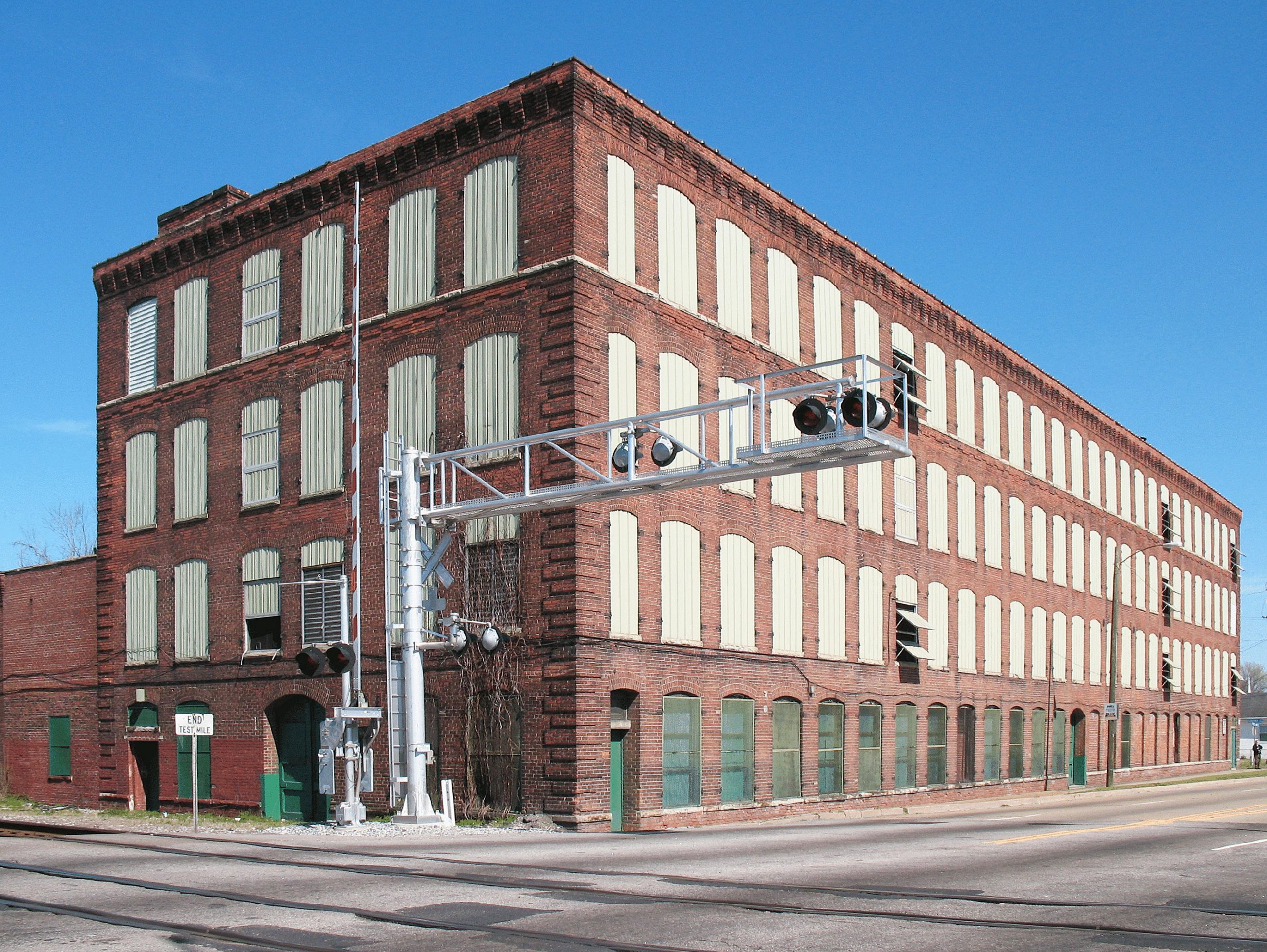 122-0658_American_Cigar_Company_Stemmery_2009_exterior_oblique_VLR_Online-scaled