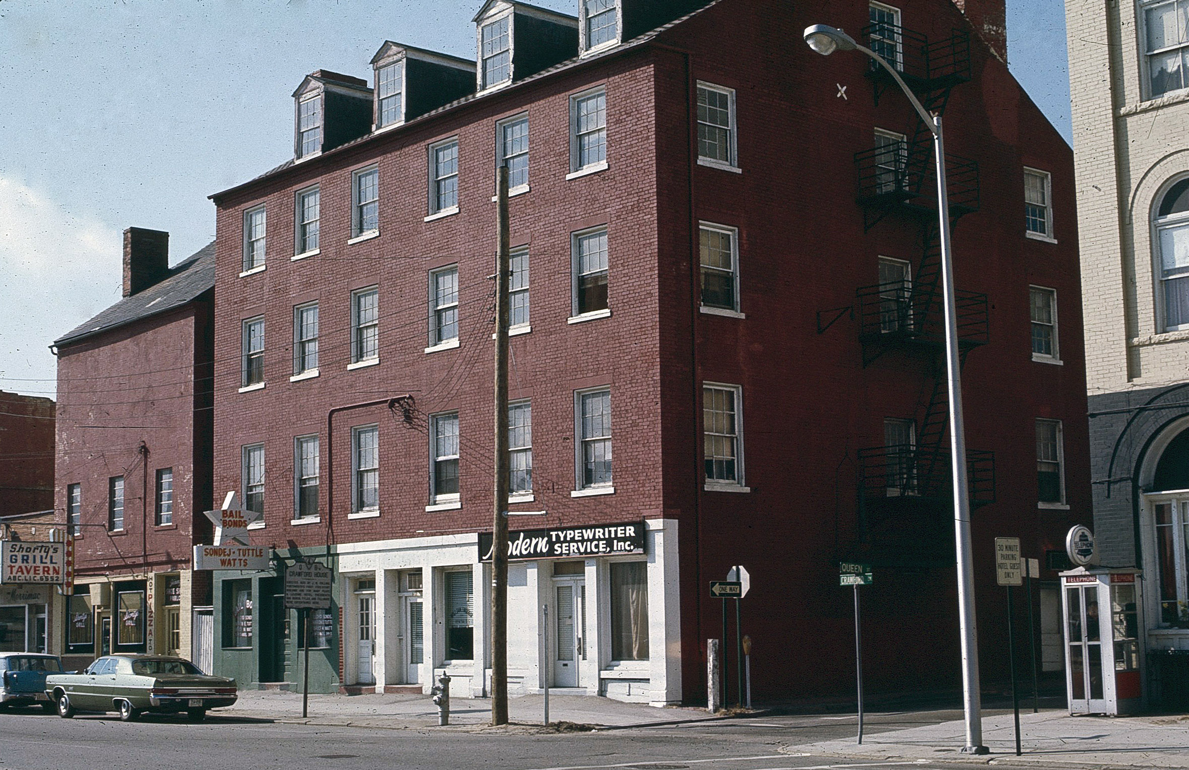 124-0026_Crawford_House_Hotel_1970_exterior_view_color