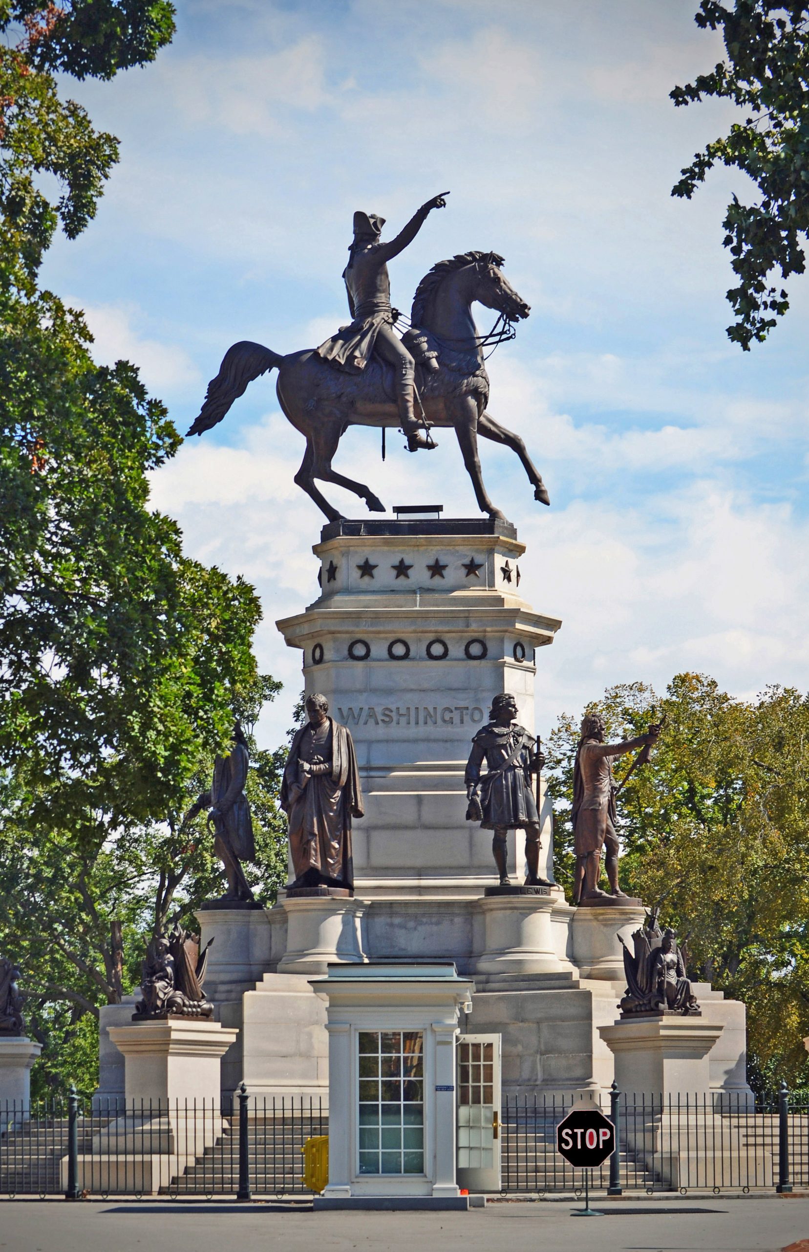 127-0189_Washington_Equestrian_Statue_2021_Setting_VLR_Online-scaled