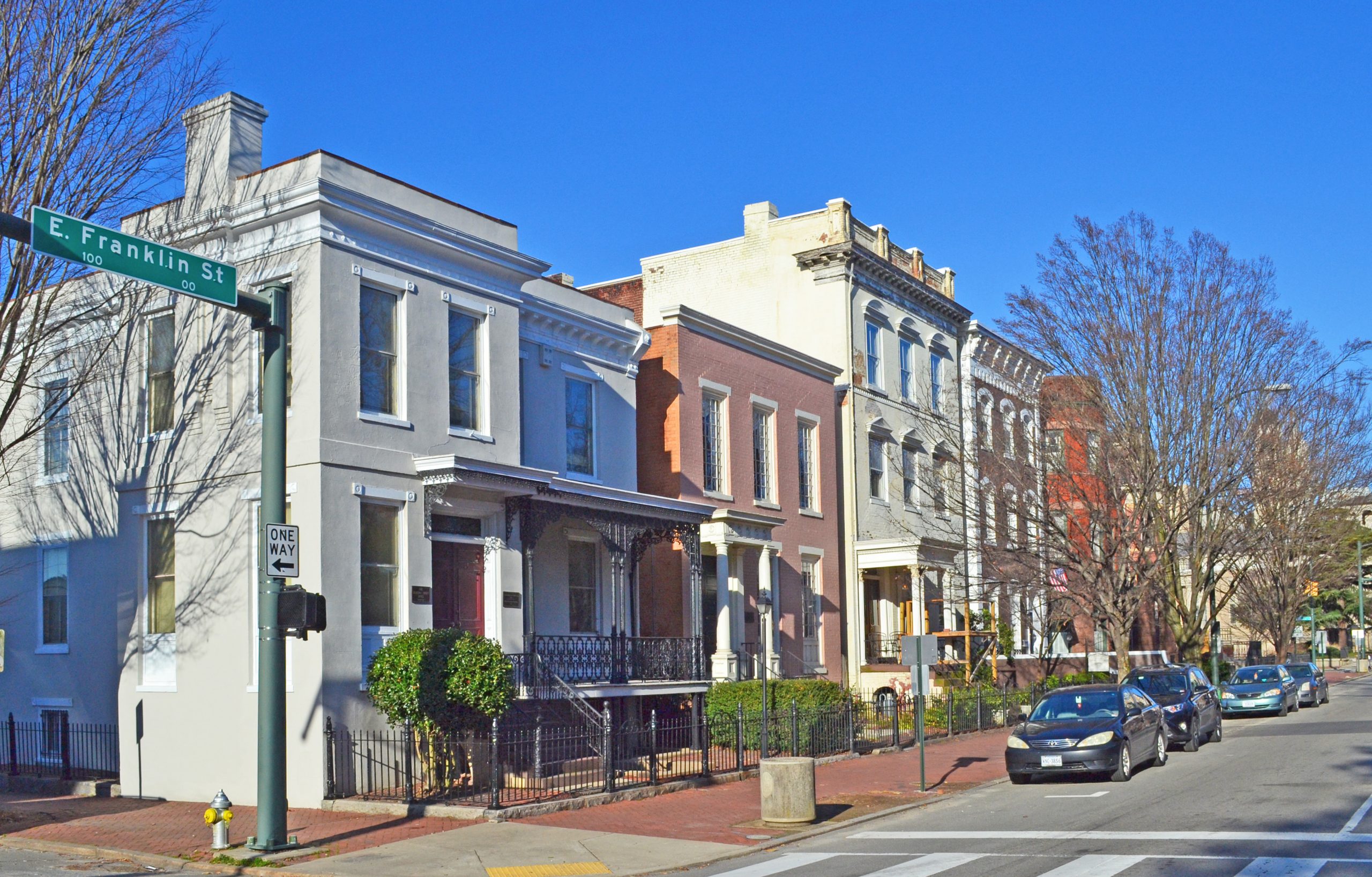 127-0317_East_Franklin_St_HD_2021_streetscape_VLR_Online-scaled