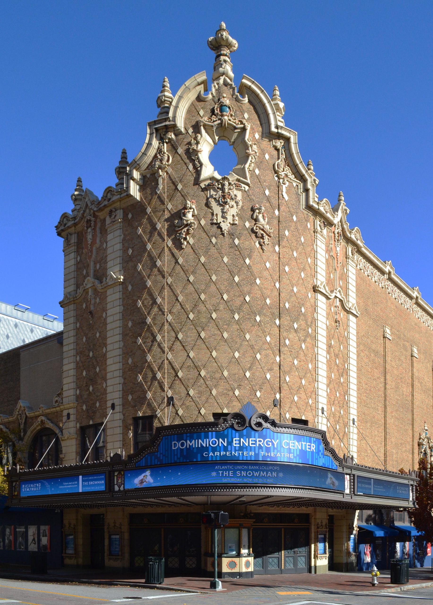 127-0324_Loews_Theater_2020_Ext_Front_Oblique_VLR_Online-scaled
