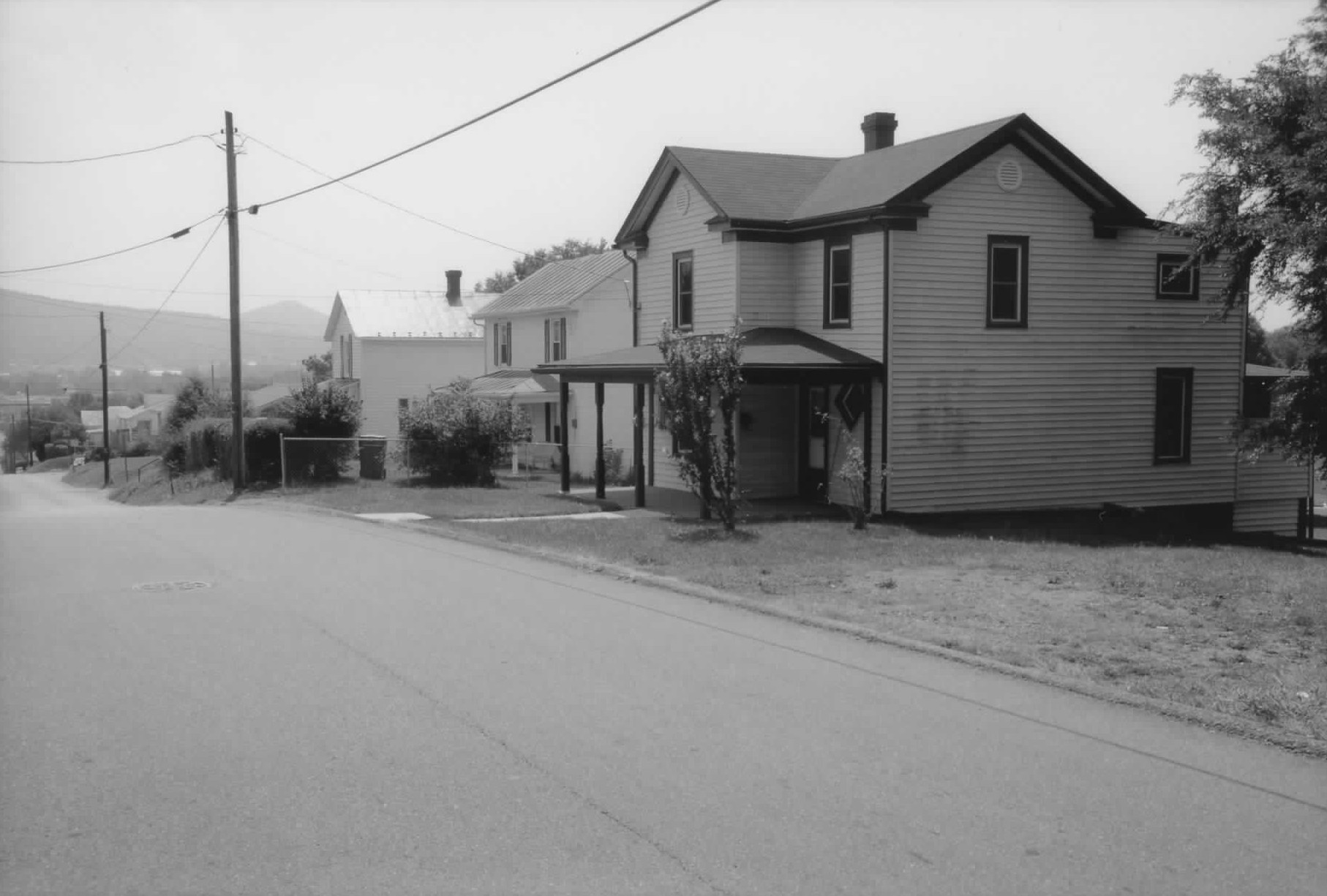 300 Block, Port Republic Road. Photo credit: Leslie Giles, 2001