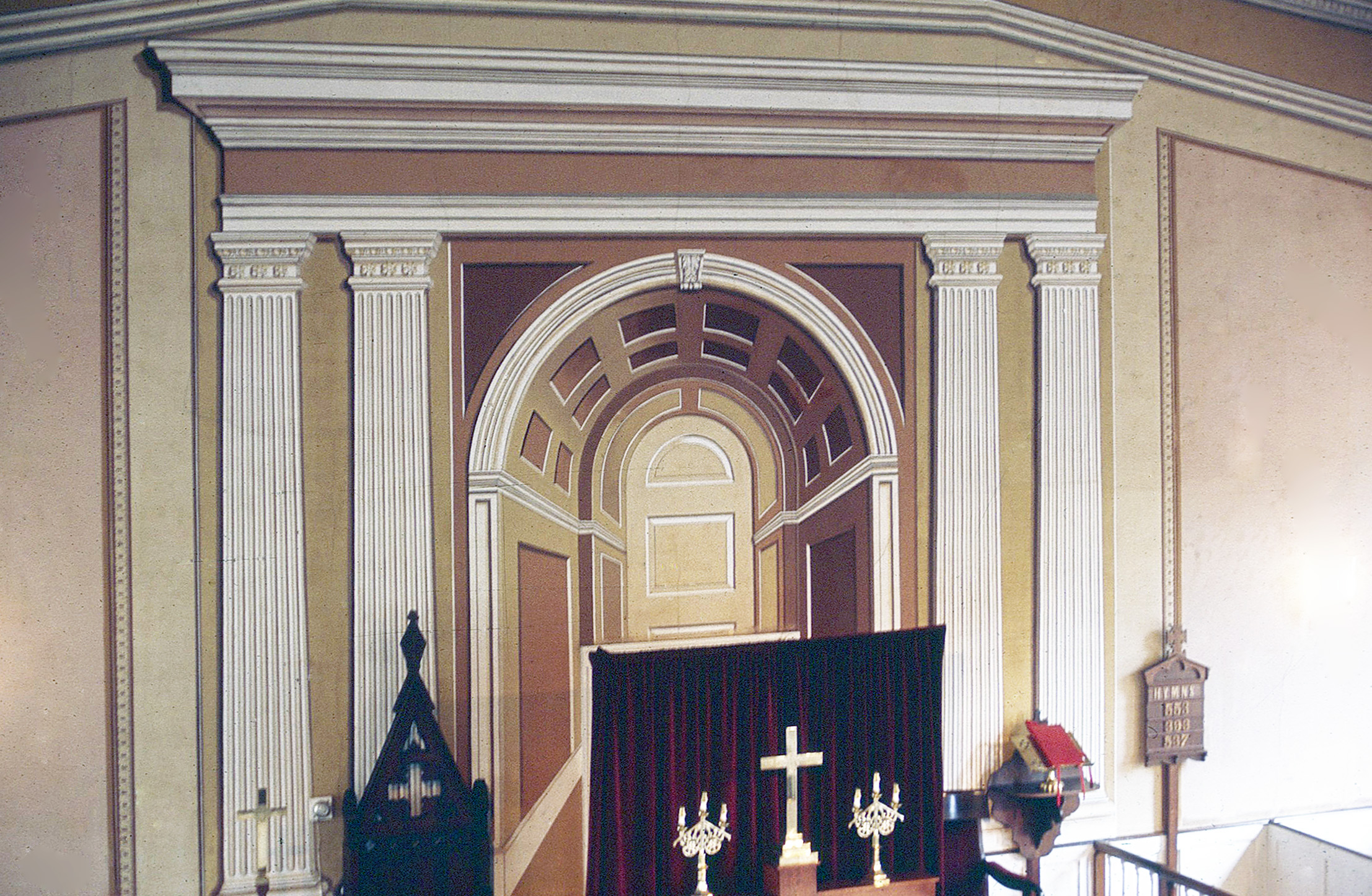 Interior trompe l’oeil painted decorations. Photo credit: DHR, 1969