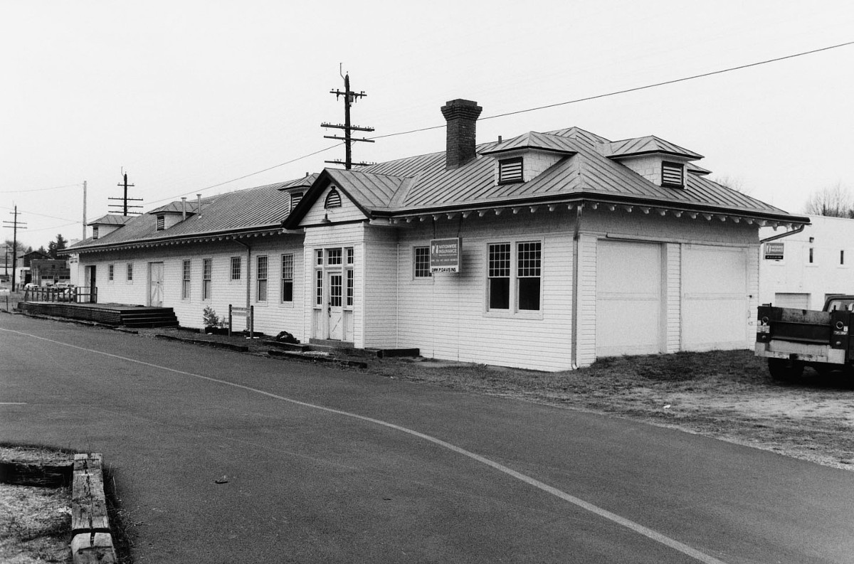 Norfolk and Western Railroad Depot. Photo credit: Dan Pezzoni, 1989