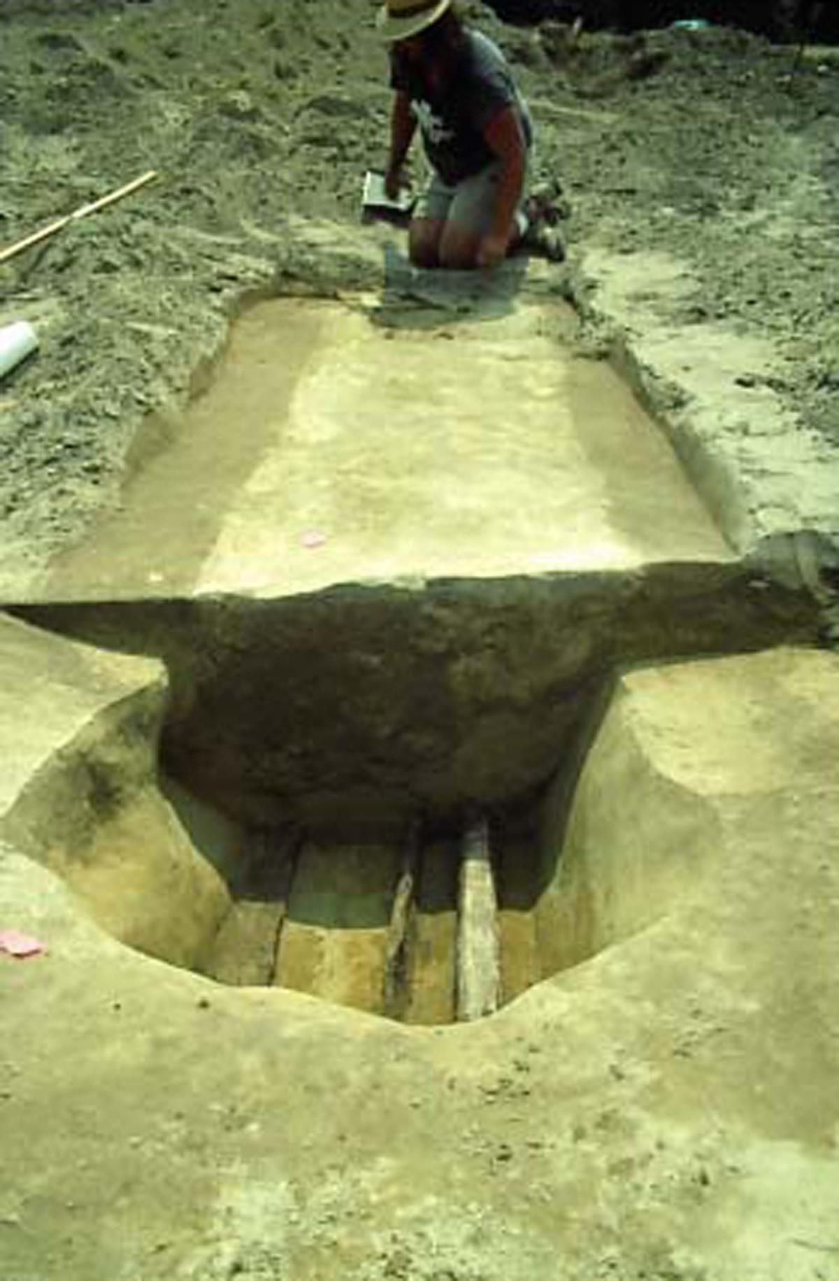 Late 18th/Early 19th Century Trench. Photo credit: Randy Turner/DHR, 2006