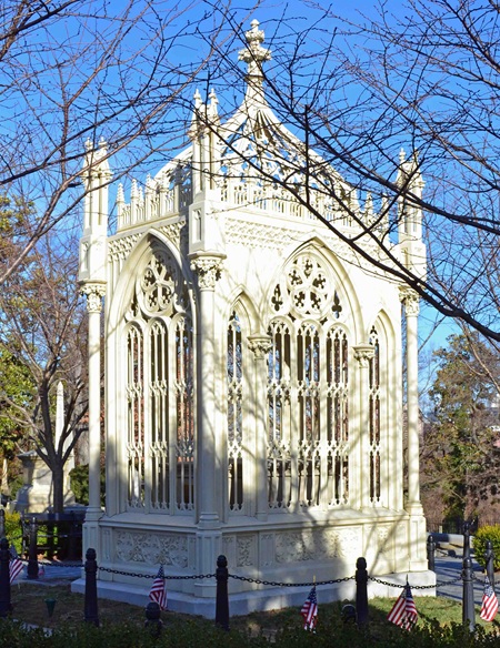 مقبرة جيمس مونرو في كاليفورنيا. 2018، بعد الترميم